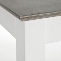 Puukalusteen voi polttaa ulkotiloissa, tosin sit&auml; ei suositella. Kaikki puulta ulosp&auml;in n&auml;ytt&auml;v&auml; ei my&ouml;sk&auml;&auml;n v&auml;ltt&auml;m&auml;tt&auml; ole sit&auml;, vaan materiaali saattaa olla kalustelevy&auml;, MDF:&auml;&auml; tai muuta puukalvolla pinnoitettua materiaalia.
&nbsp;