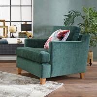 Muhkeassa nojatuolissa istuu mukavasti. V&auml;rin voi valita kodin sisustuksen mukaan.