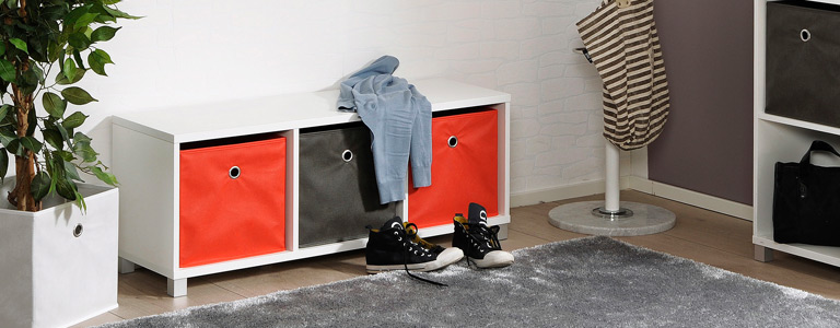Kyllästyttääkö eteisen kaaos? Eteisen säilytysratkaisut ovat taitolaji, lue vinkit ja valaistu!