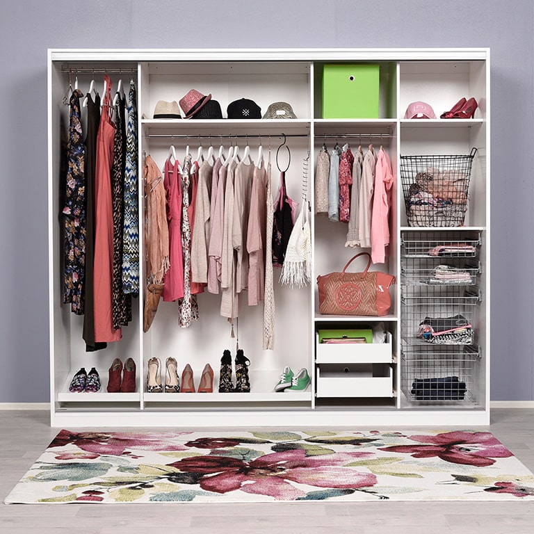 Walk in closet &ndash; ylellisyytt&auml; vai j&auml;rjestelm&auml;llisyytt&auml;?
Haaveiletko isosta ja toimivasta vaatehuoneesta? Tai mietitk&ouml; miten sel&auml;tt&auml;&auml; kaapeista lattialle valuva vaatekaaos? Ker&auml;simme k&auml;yt&auml;nn&ouml;n vinkkej&auml; ja ideoita, jotka eiv&auml;t maksa paljon ja ovat helposti jokaisen toteutettavissa.
LUE LIS&Auml;&Auml;